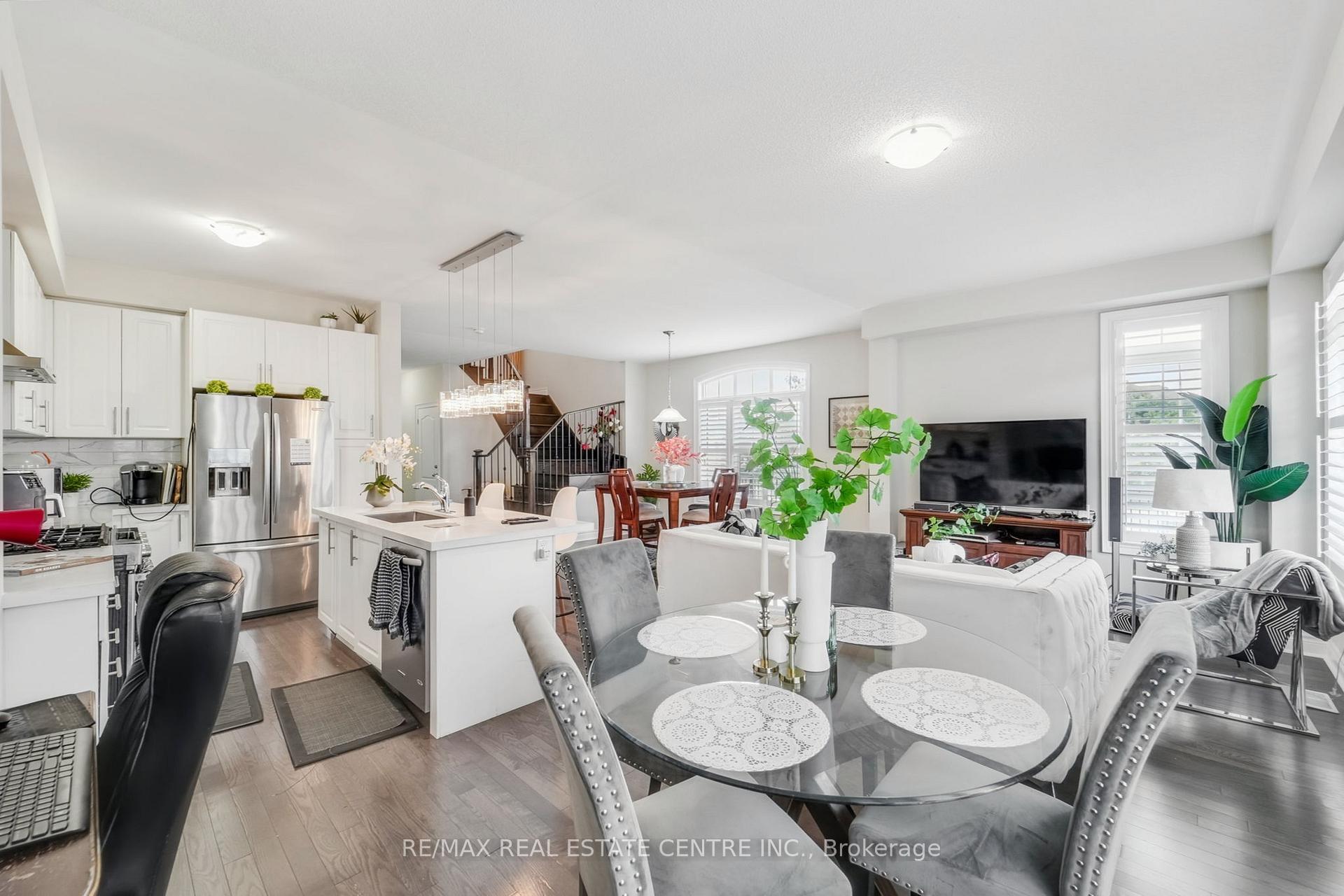 Photo 7 of 42 Andretti Crescent, Brampton, Credit Valley — HOMEH