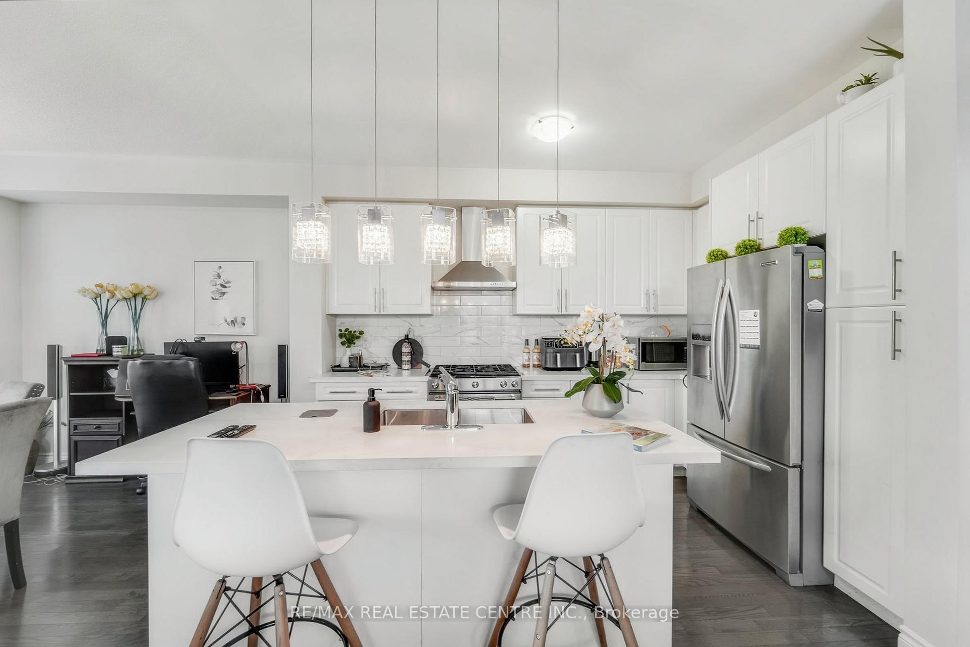 Photo 8 of 42 Andretti Crescent, Brampton, Credit Valley — HOMEH