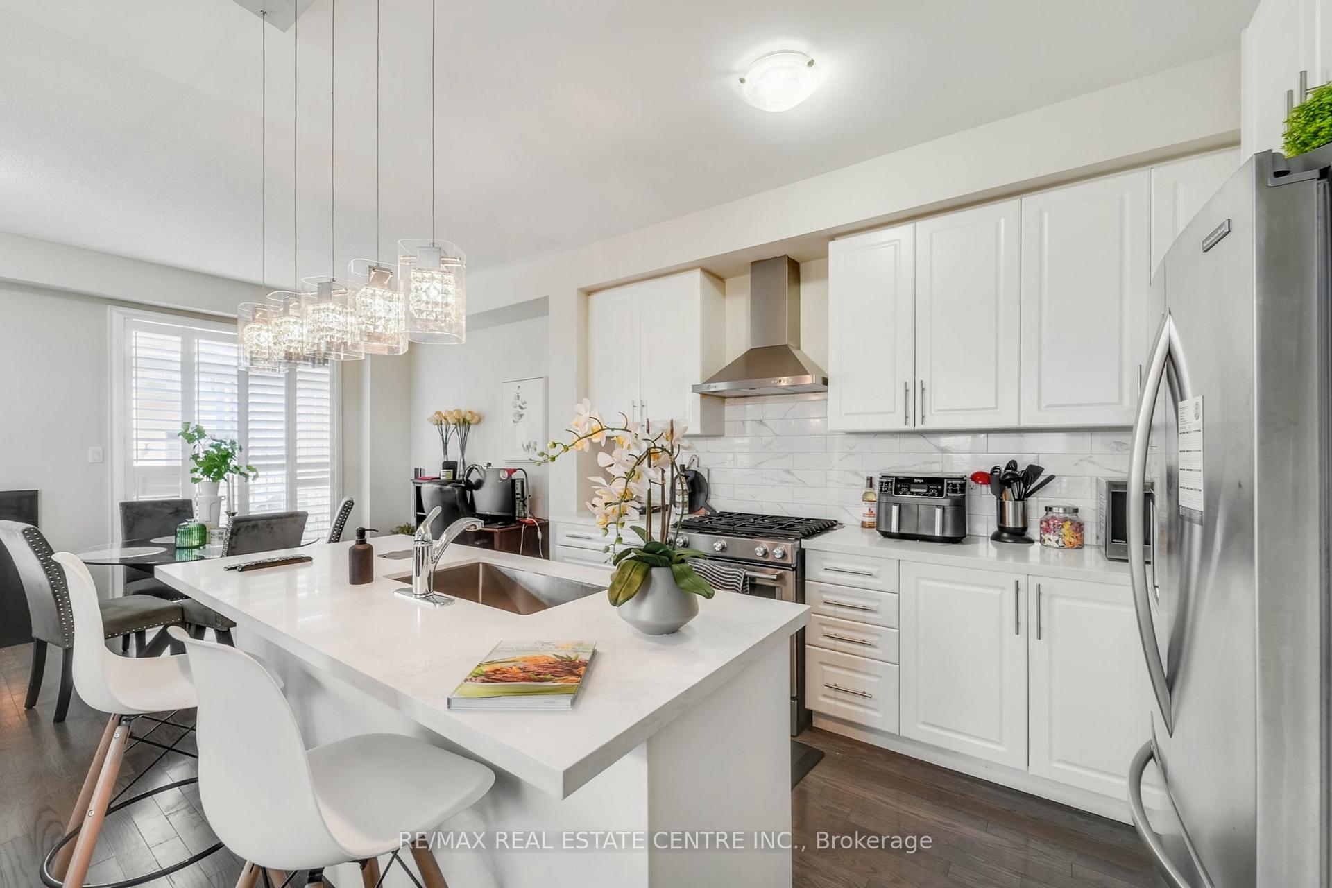 Photo 9 of 42 Andretti Crescent, Brampton, Credit Valley — HOMEH