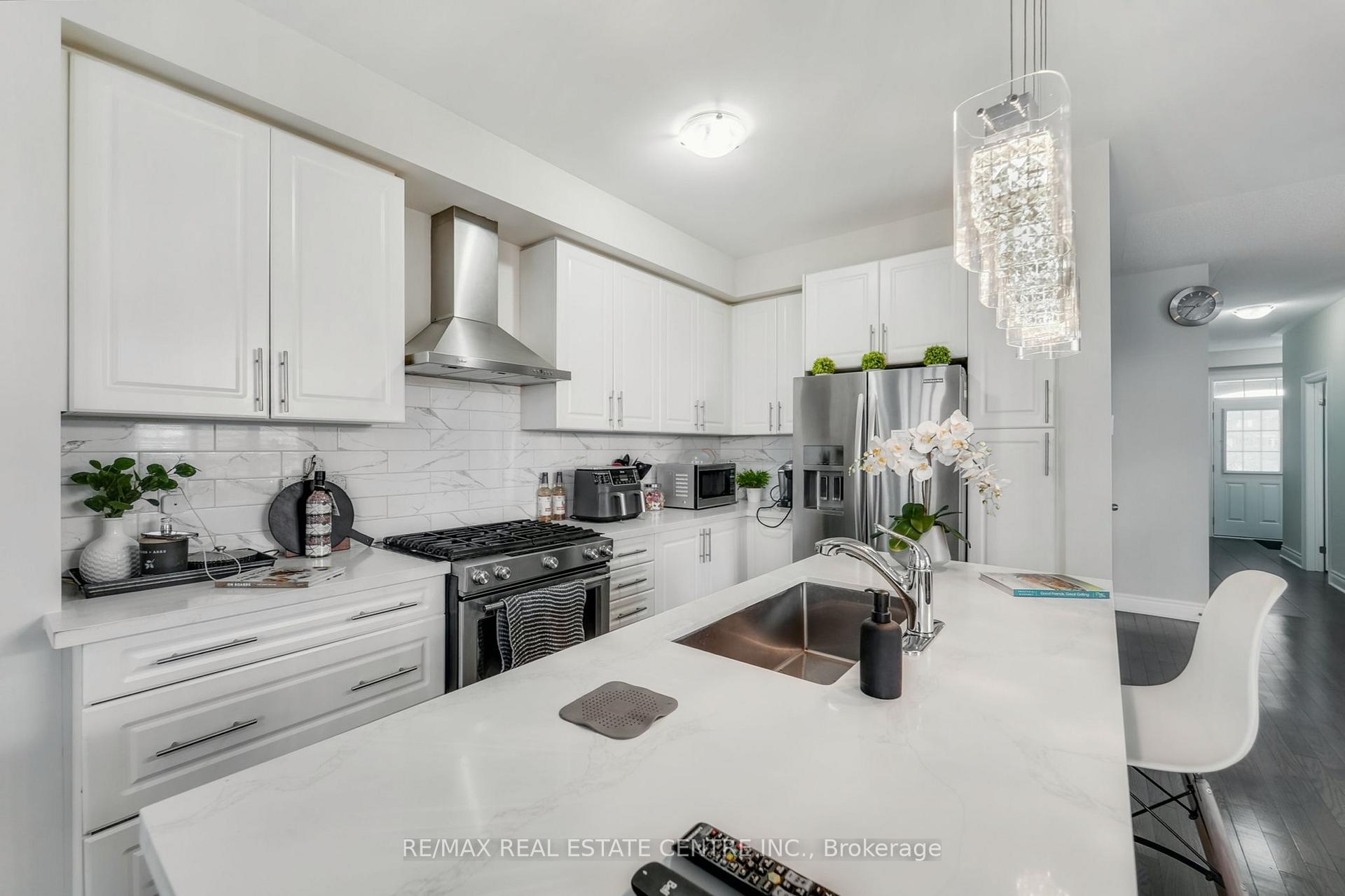 Photo 10 of 42 Andretti Crescent, Brampton, Credit Valley — HOMEH