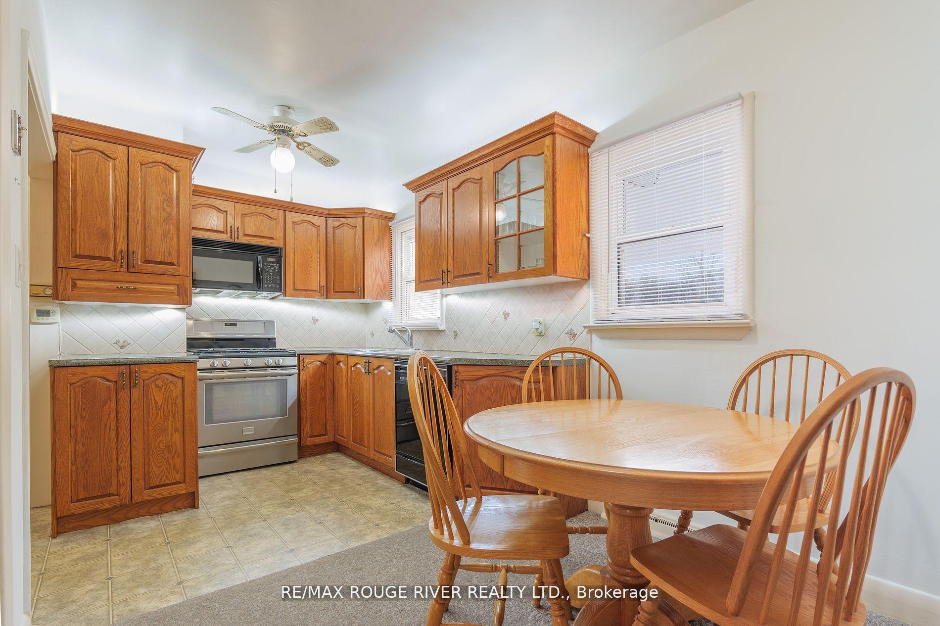 Photo 3 of 286 King Street E, Clarington, Bowmanville — HOMEH