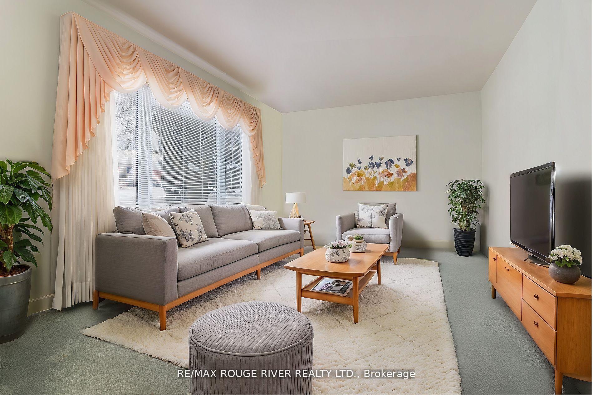 Photo 5 of 286 King Street E, Clarington, Bowmanville — HOMEH