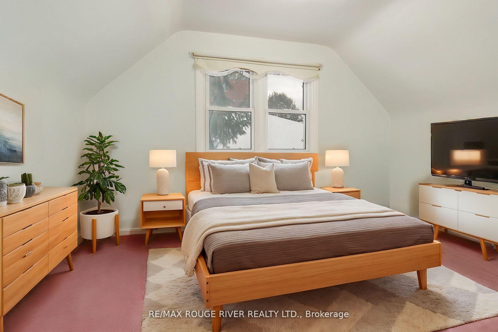Photo 9 of 286 King Street E, Clarington, Bowmanville — HOMEH