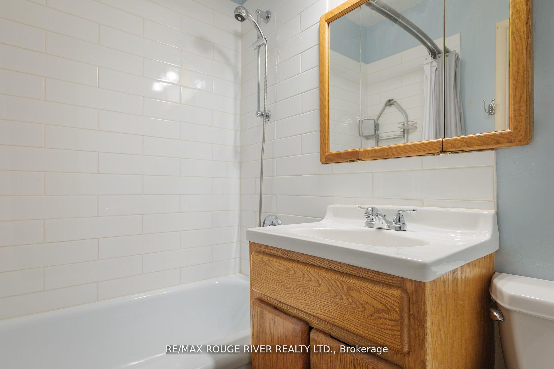 Photo 10 of 286 King Street E, Clarington, Bowmanville — HOMEH