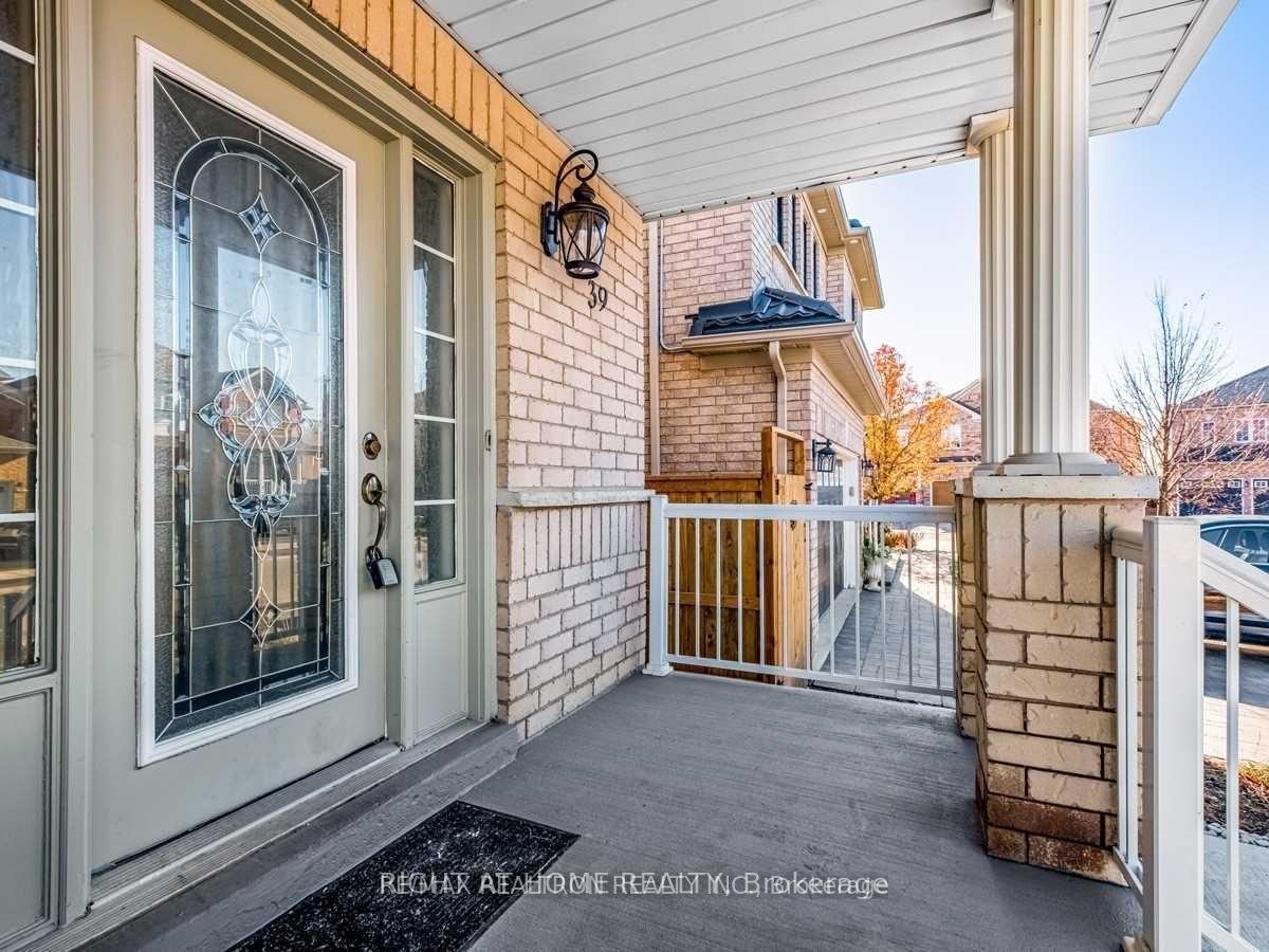 Photo 3 of 39 Treasure Drive, Brampton, Fletcher's Meadow — HOMEH