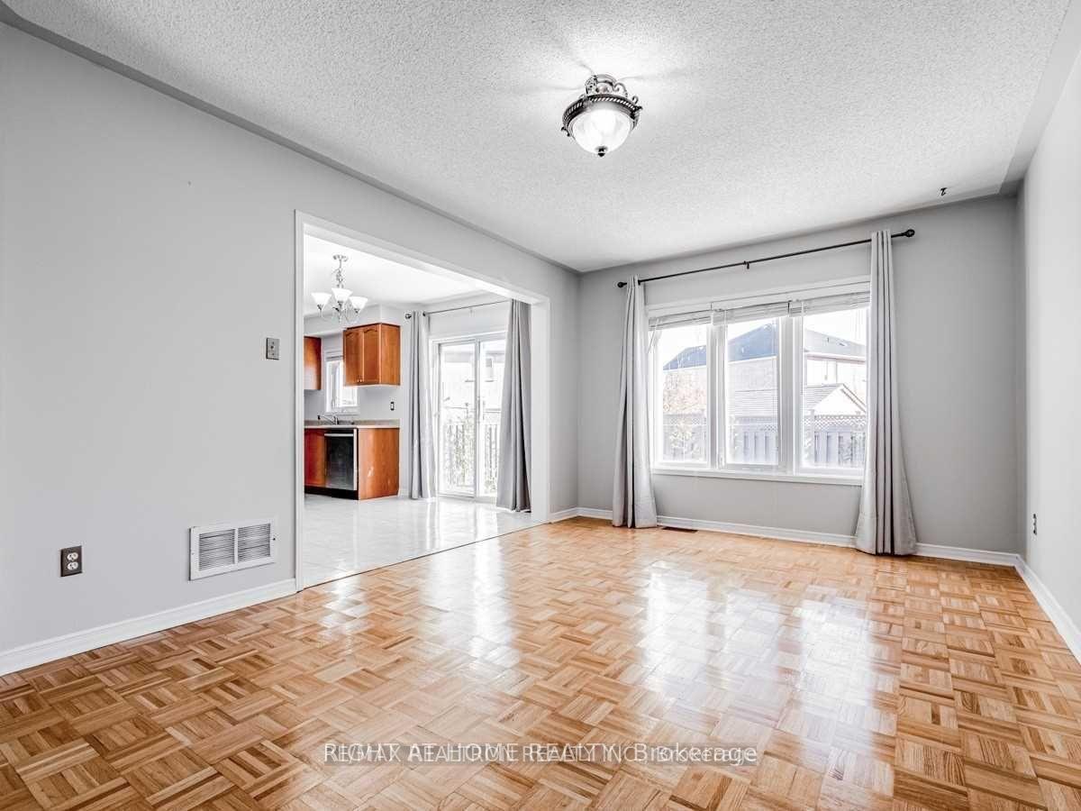 Photo 6 of 39 Treasure Drive, Brampton, Fletcher's Meadow — HOMEH
