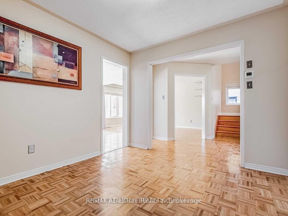 Photo 15 of 39 Treasure Drive, Brampton, Fletcher's Meadow — HOMEH