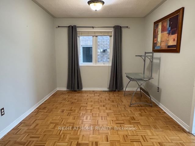 Photo 17 of 39 Treasure Drive, Brampton, Fletcher's Meadow — HOMEH