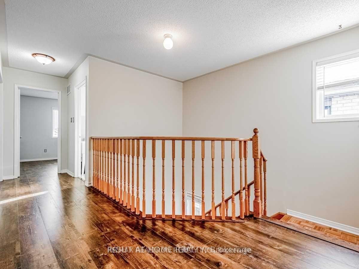 Photo 22 of 39 Treasure Drive, Brampton, Fletcher's Meadow — HOMEH