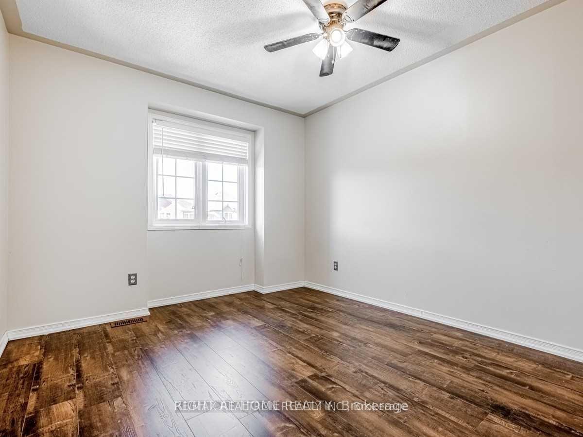 Photo 23 of 39 Treasure Drive, Brampton, Fletcher's Meadow — HOMEH