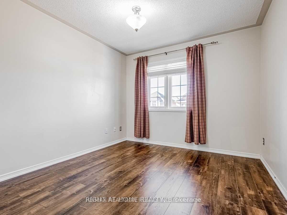 Photo 24 of 39 Treasure Drive, Brampton, Fletcher's Meadow — HOMEH