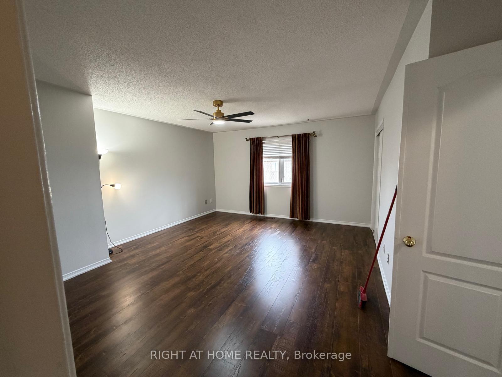 Photo 31 of 39 Treasure Drive, Brampton, Fletcher's Meadow — HOMEH
