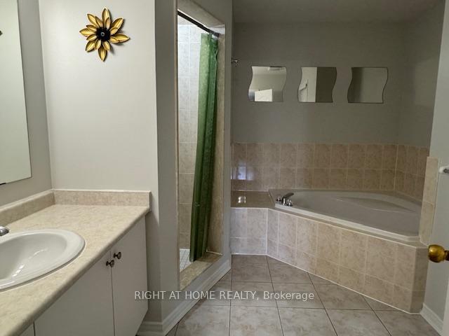 Photo 34 of 39 Treasure Drive, Brampton, Fletcher's Meadow — HOMEH