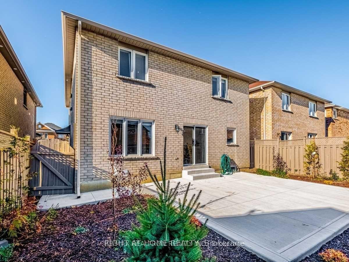 Photo 37 of 39 Treasure Drive, Brampton, Fletcher's Meadow — HOMEH
