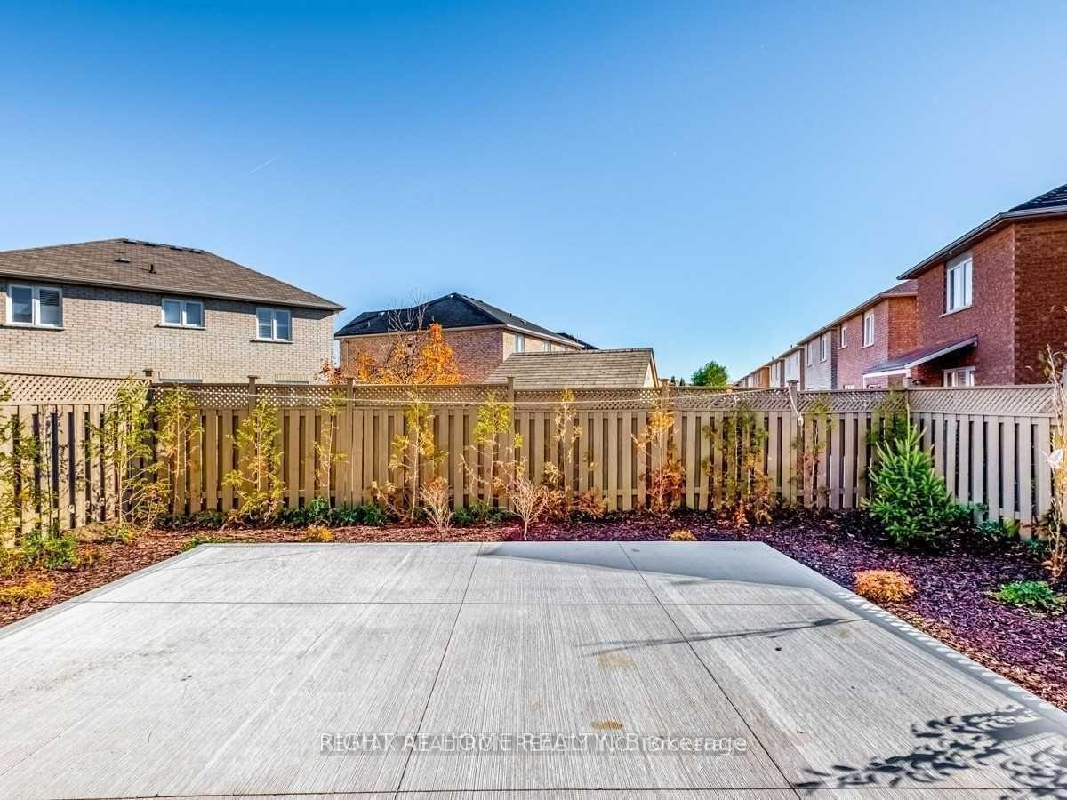 Photo 42 of 39 Treasure Drive, Brampton, Fletcher's Meadow — HOMEH