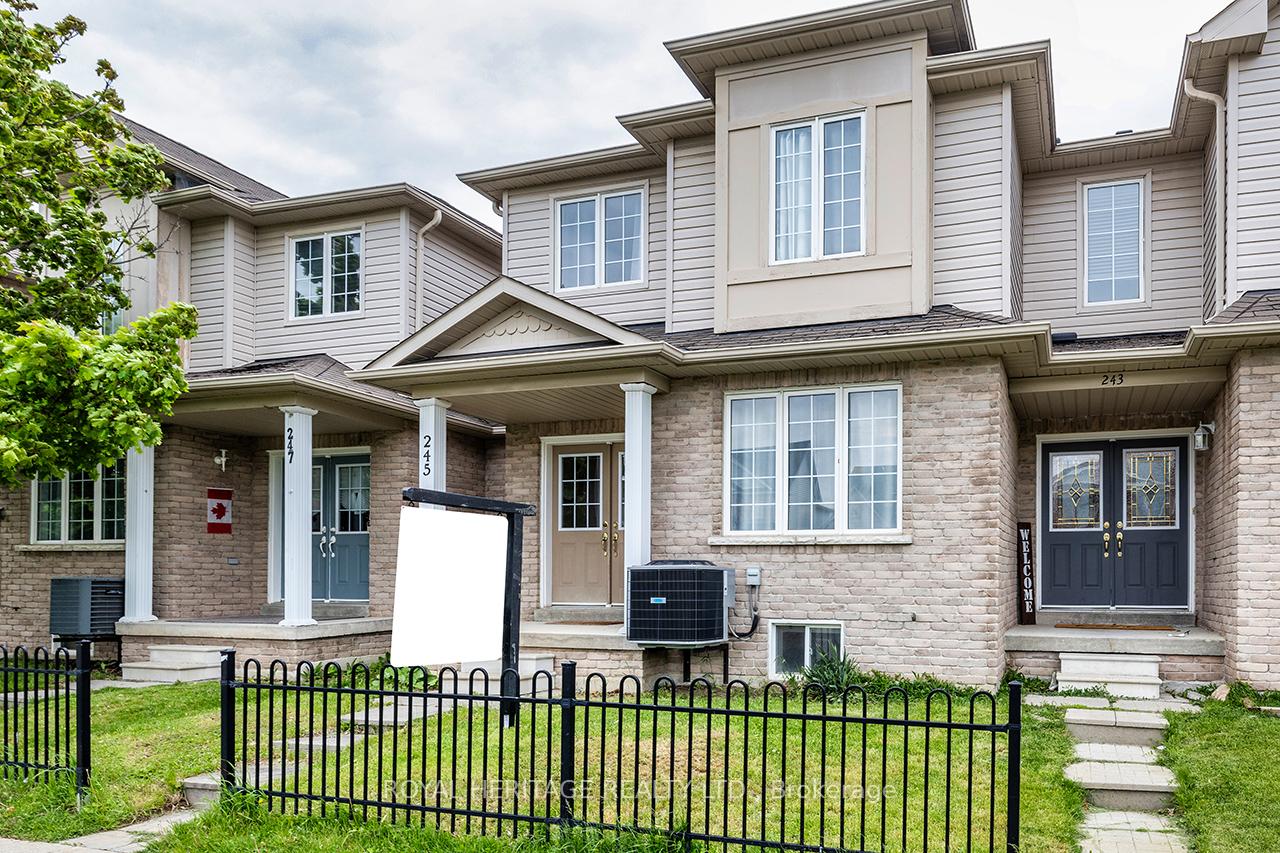 Photo 2 of 245 Sprucewood Crescent E, Clarington, Bowmanville — HOMEH