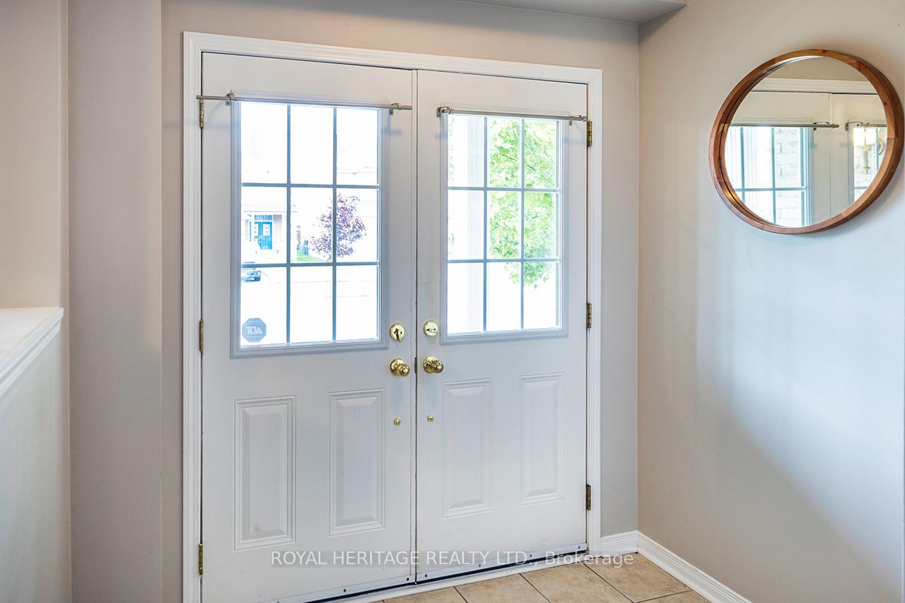 Photo 5 of 245 Sprucewood Crescent E, Clarington, Bowmanville — HOMEH
