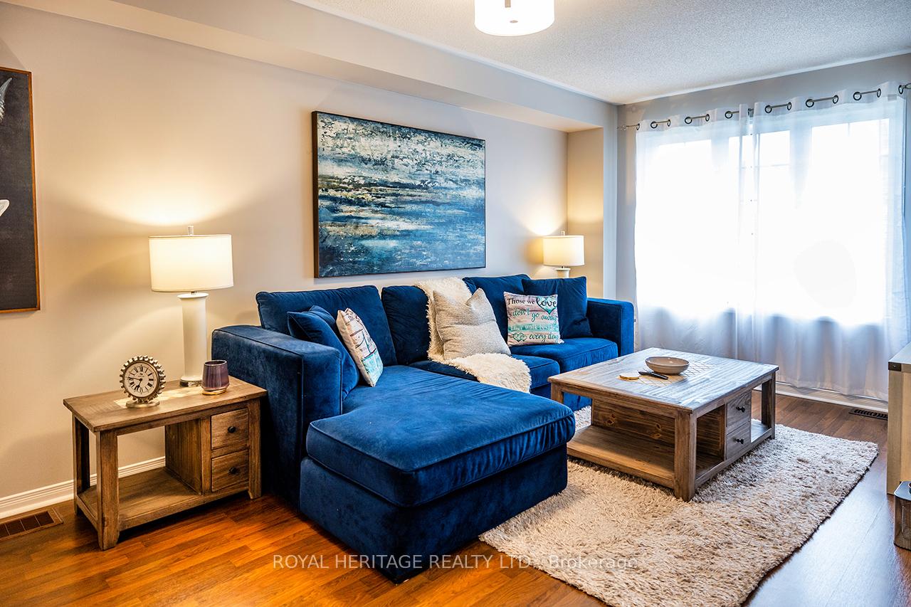 Photo 7 of 245 Sprucewood Crescent E, Clarington, Bowmanville — HOMEH