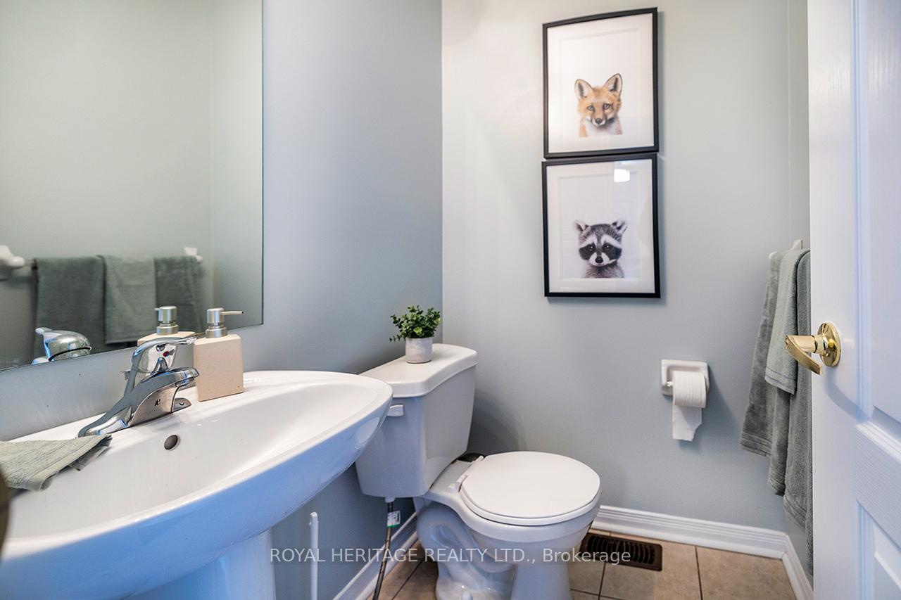 Photo 10 of 245 Sprucewood Crescent E, Clarington, Bowmanville — HOMEH