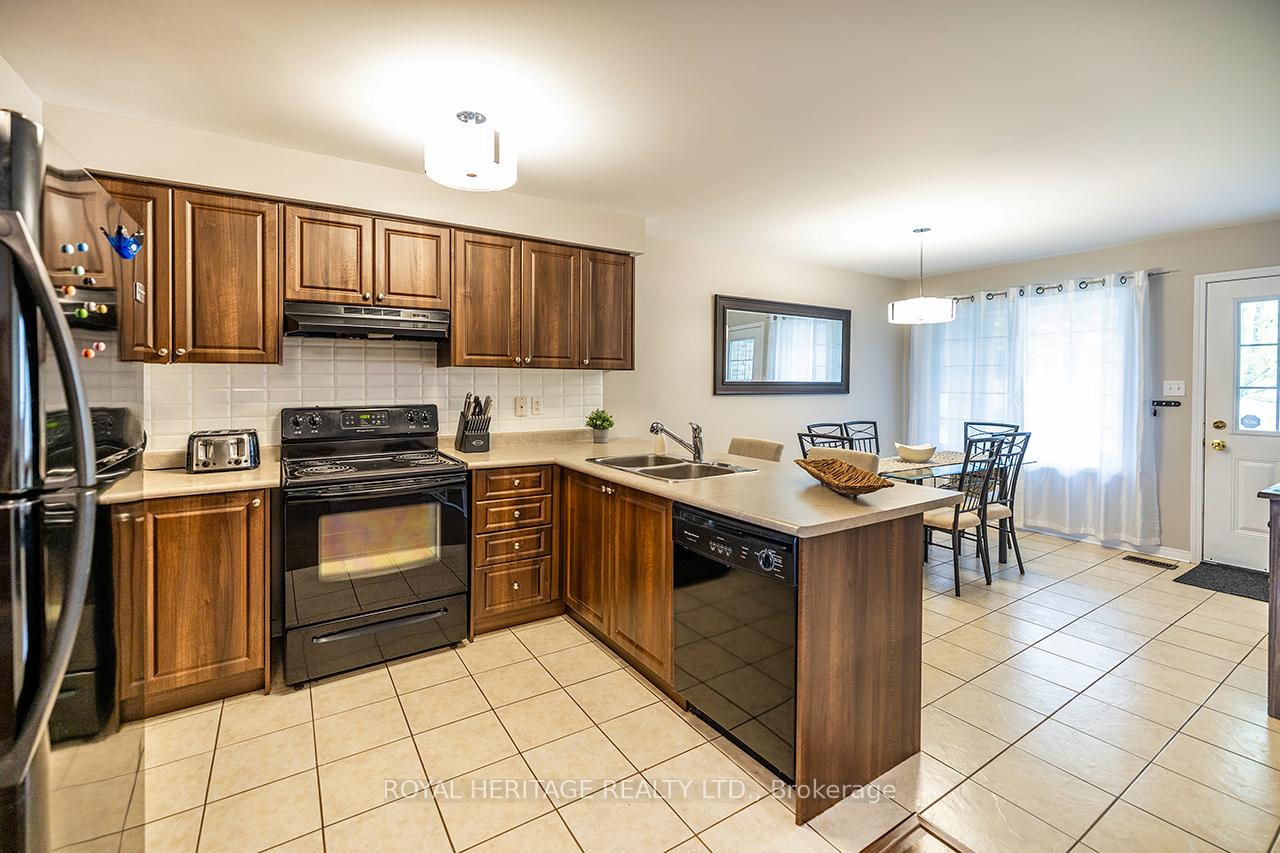 Photo 11 of 245 Sprucewood Crescent E, Clarington, Bowmanville — HOMEH