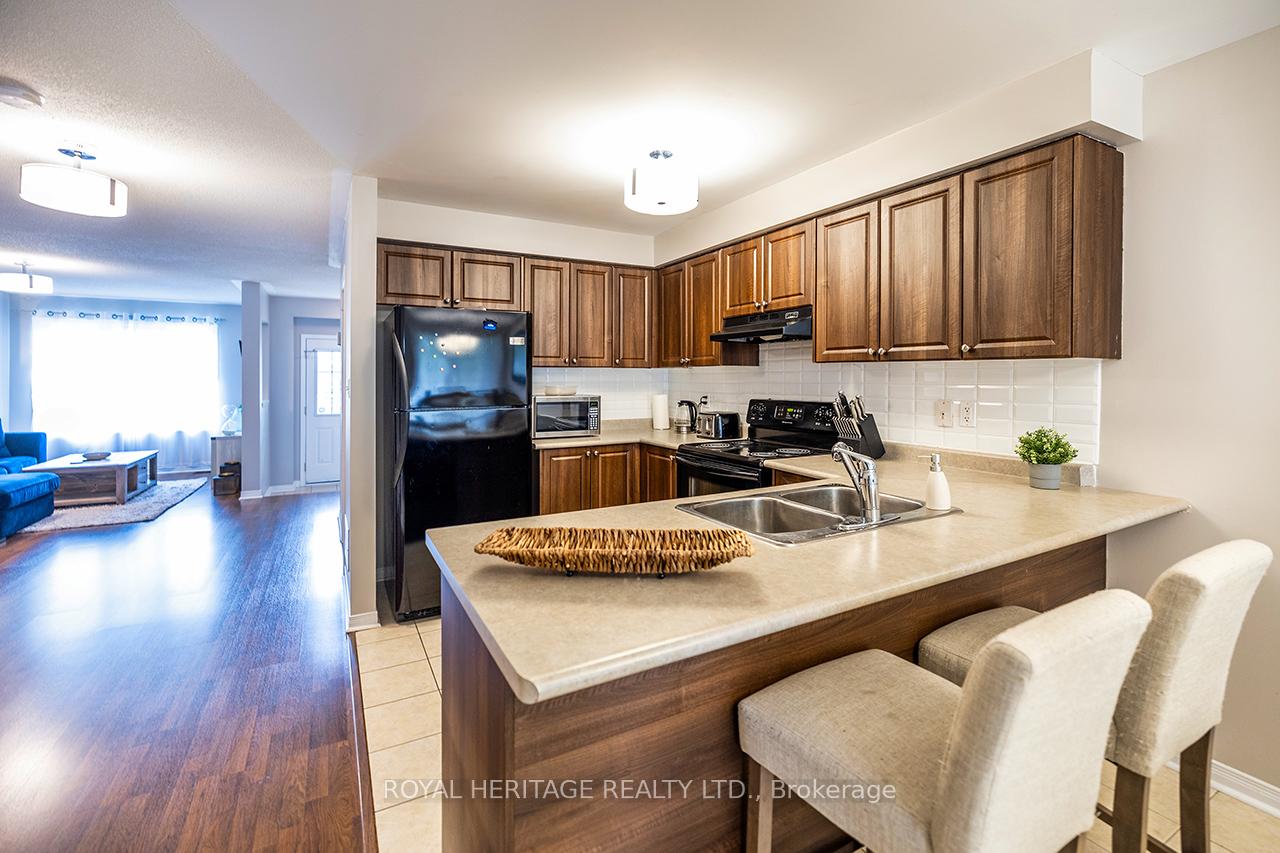 Photo 12 of 245 Sprucewood Crescent E, Clarington, Bowmanville — HOMEH