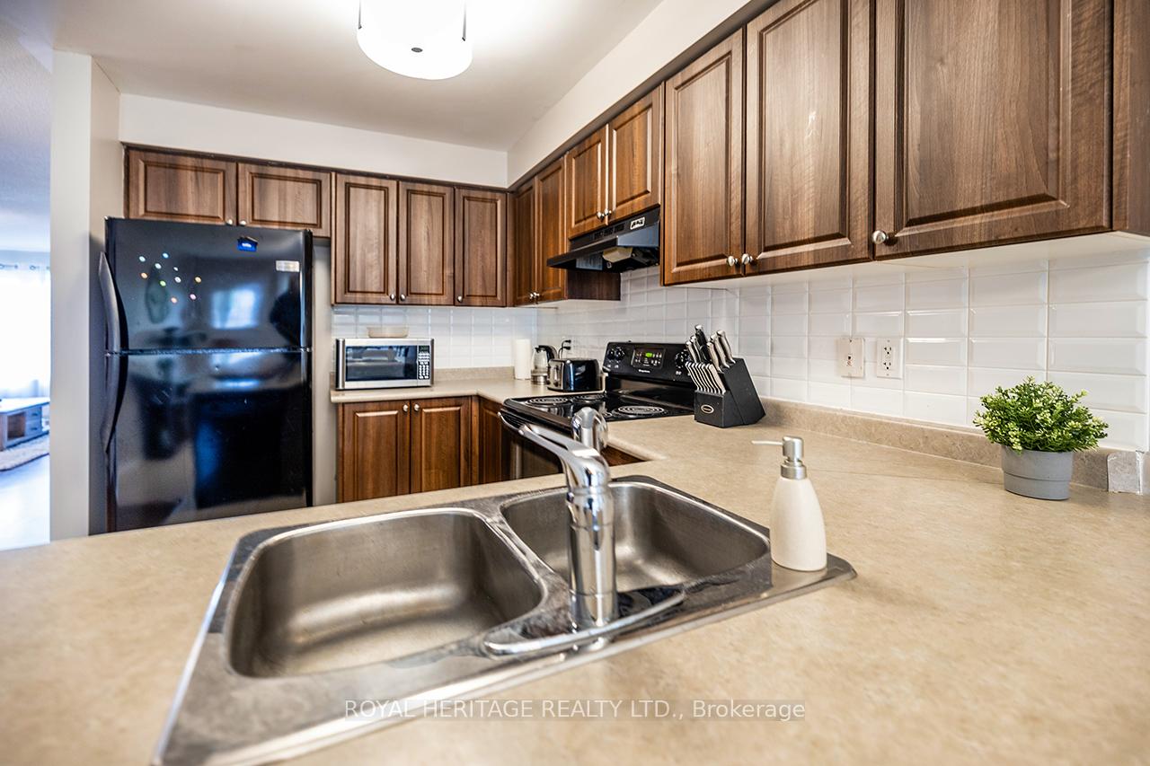 Photo 13 of 245 Sprucewood Crescent E, Clarington, Bowmanville — HOMEH