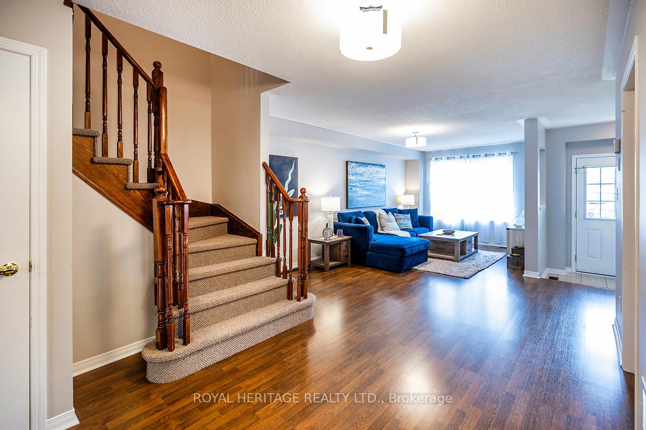 Photo 17 of 245 Sprucewood Crescent E, Clarington, Bowmanville — HOMEH