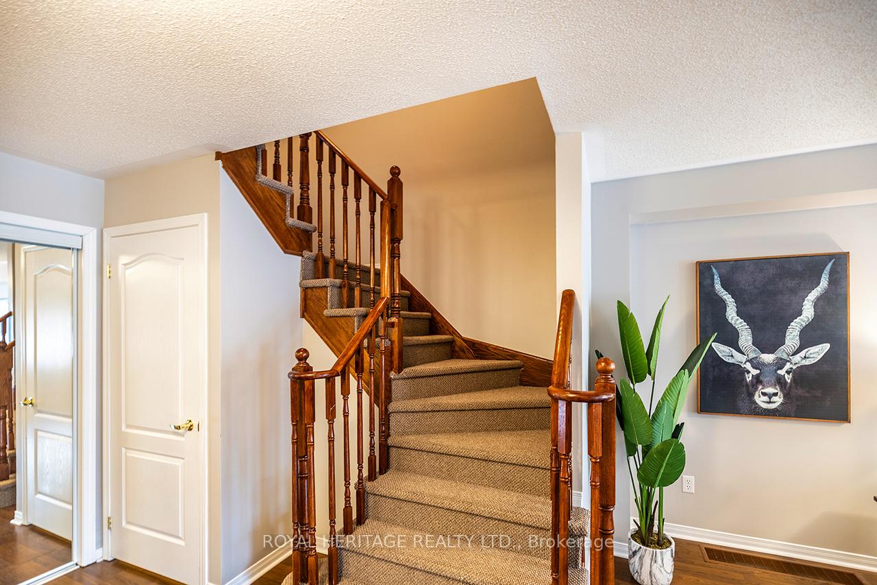 Photo 18 of 245 Sprucewood Crescent E, Clarington, Bowmanville — HOMEH