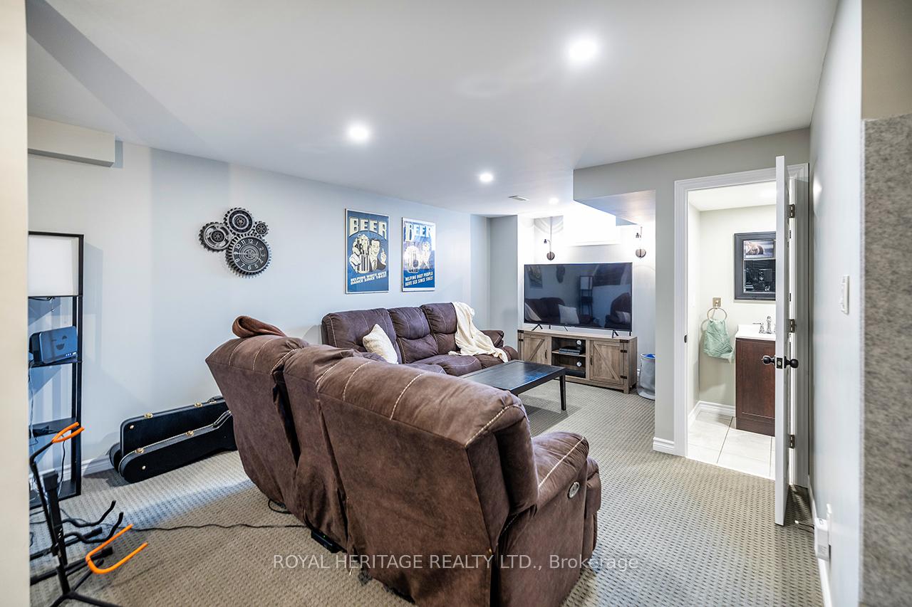 Photo 32 of 245 Sprucewood Crescent E, Clarington, Bowmanville — HOMEH