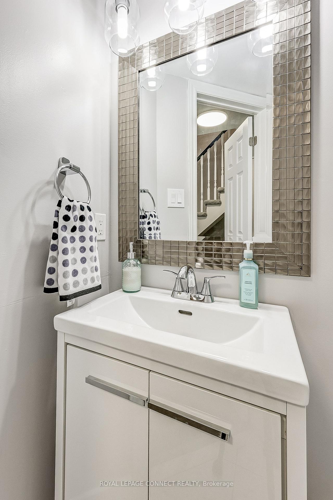 Photo 6 of 85 Brownstone Crescent, Clarington, Courtice — HOMEH