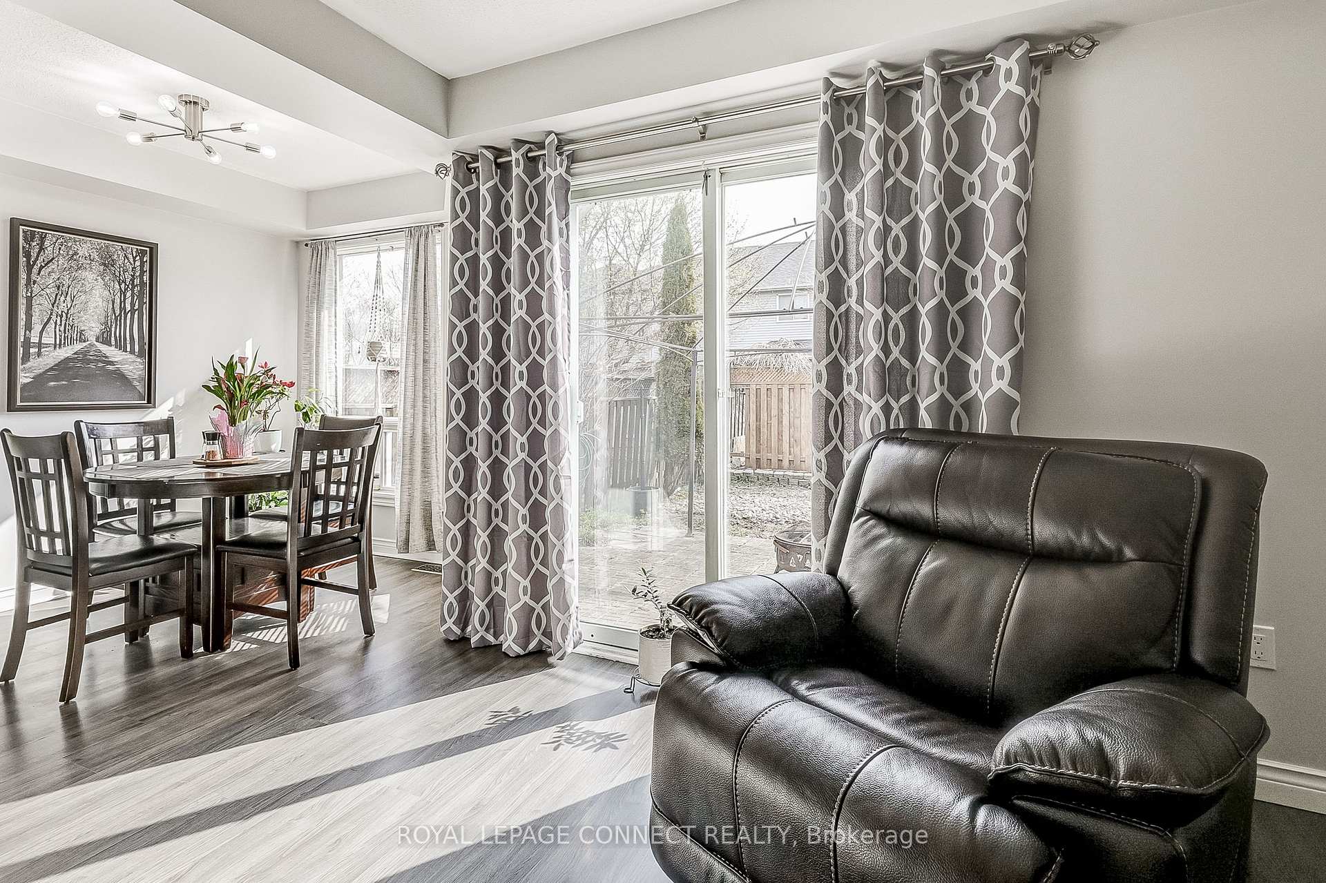 Photo 10 of 85 Brownstone Crescent, Clarington, Courtice — HOMEH