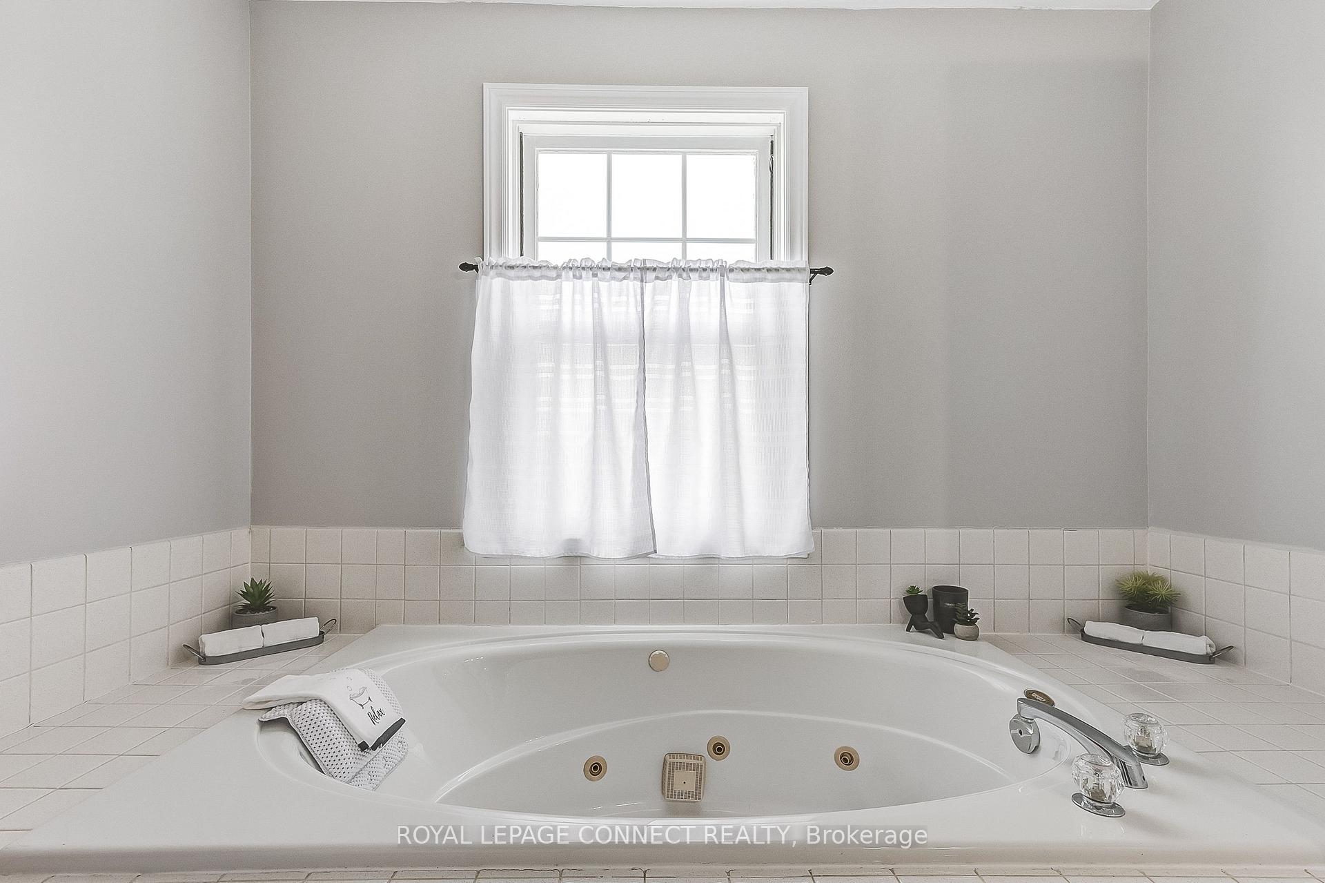Photo 23 of 85 Brownstone Crescent, Clarington, Courtice — HOMEH