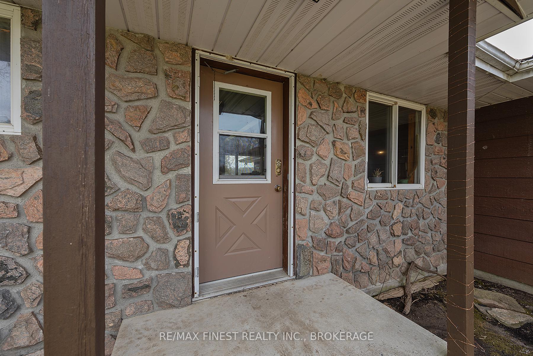 Photo 4 of 1028 Poppy Lane, Frontenac, Frontenac South — HOMEH