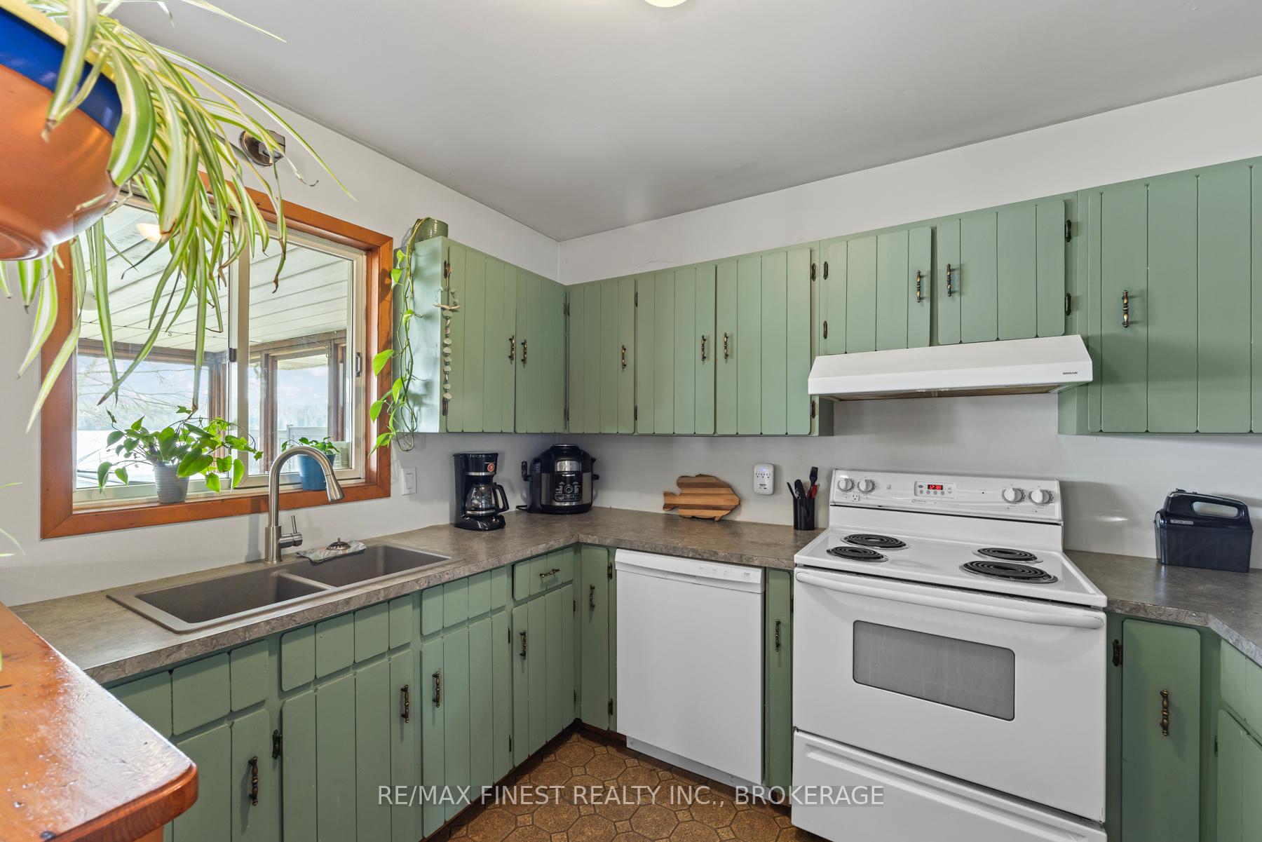 Photo 15 of 1028 Poppy Lane, Frontenac, Frontenac South — HOMEH