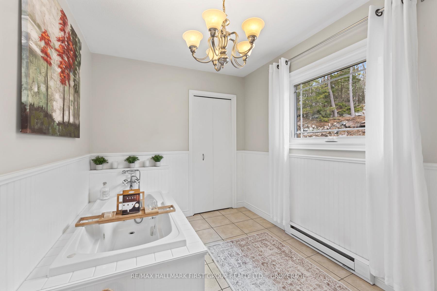Photo 24 of 1262 Sunbury Road, Frontenac, Frontenac South — HOMEH