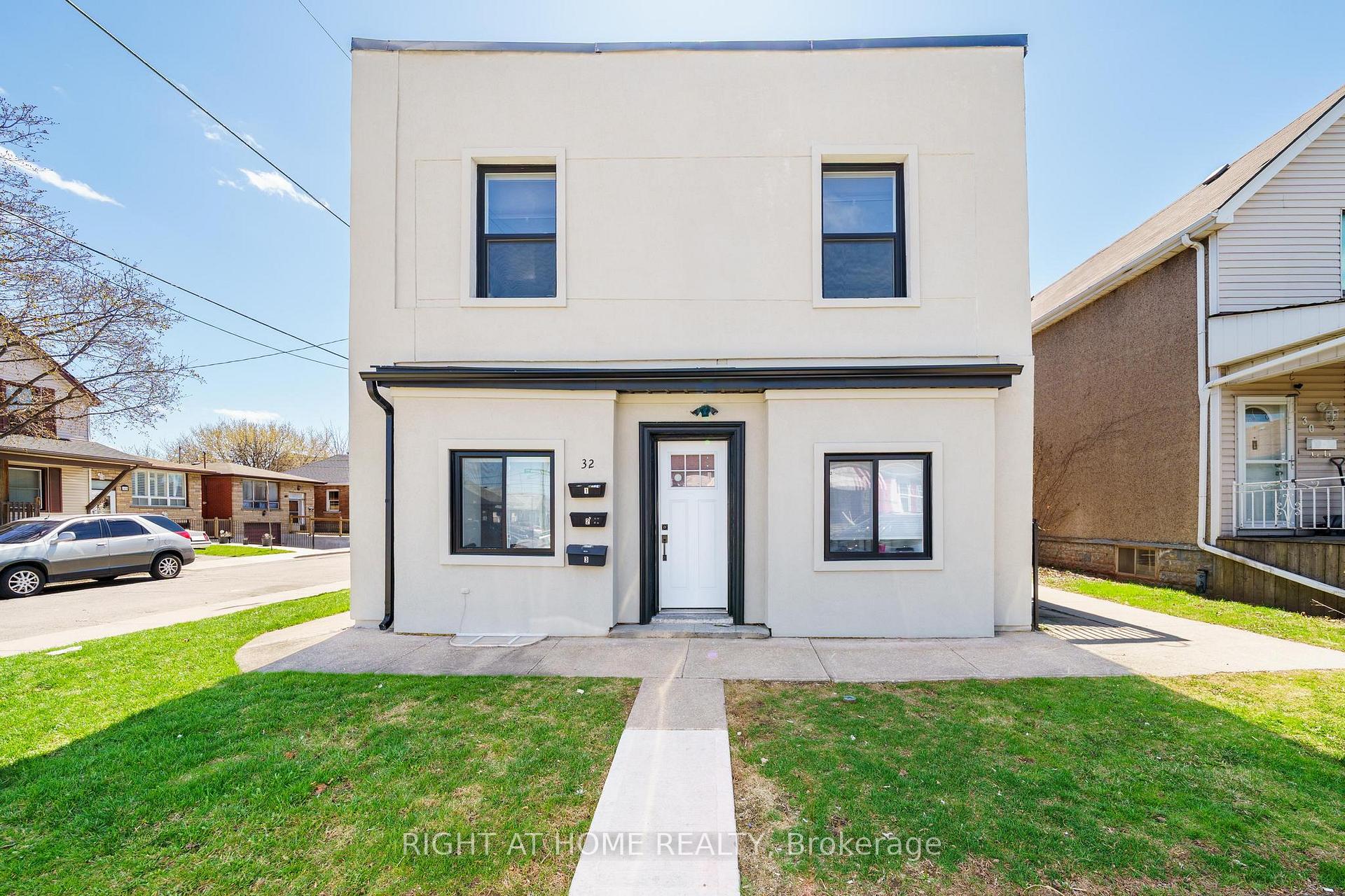Photo 2 of 32 Britannia Avenue, Hamilton, Crown Point — HOMEH