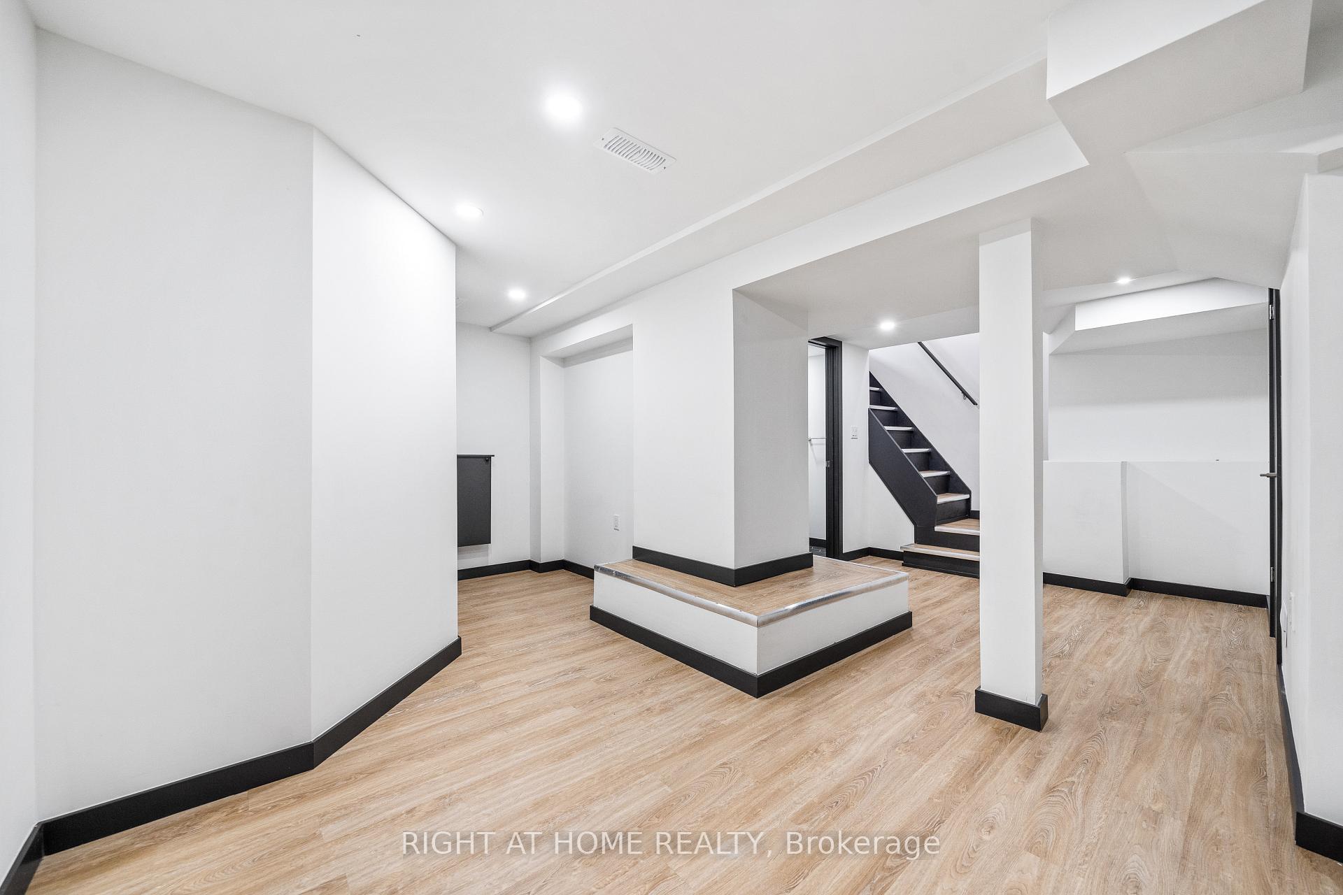 Photo 43 of 32 Britannia Avenue, Hamilton, Crown Point — HOMEH
