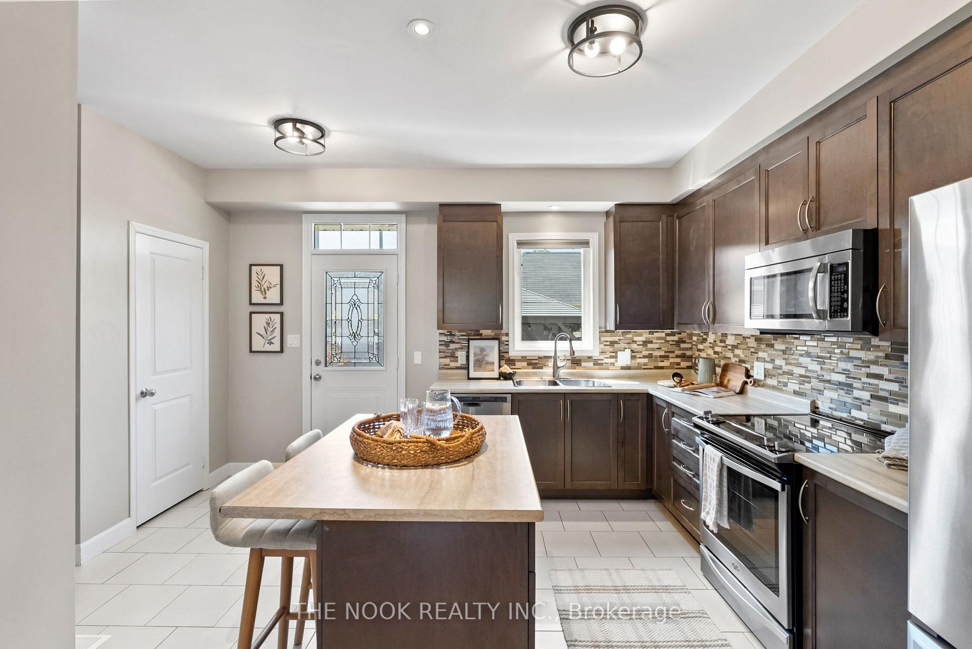 Photo 13 of 11 Ted Miller Crescent, Clarington, Bowmanville — HOMEH