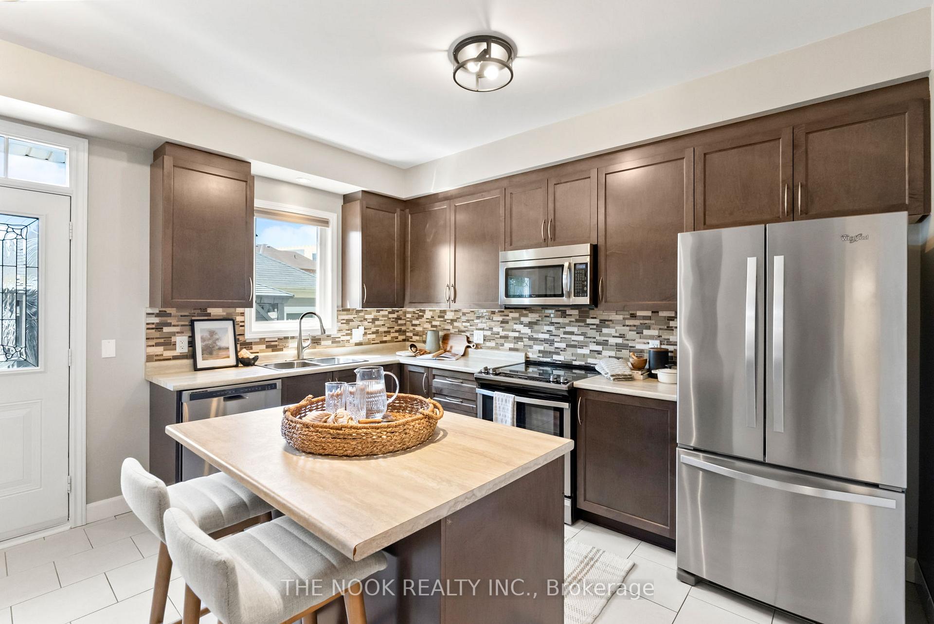 Photo 14 of 11 Ted Miller Crescent, Clarington, Bowmanville — HOMEH