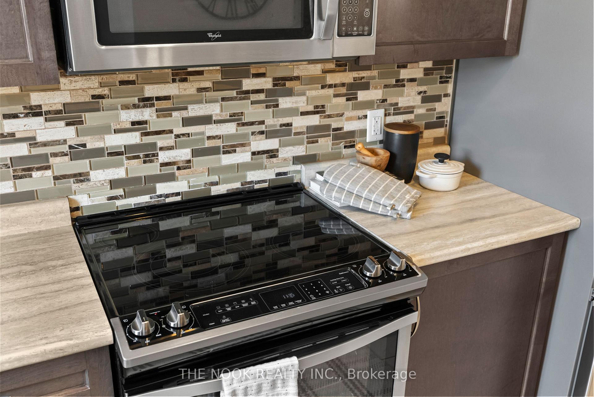 Photo 16 of 11 Ted Miller Crescent, Clarington, Bowmanville — HOMEH