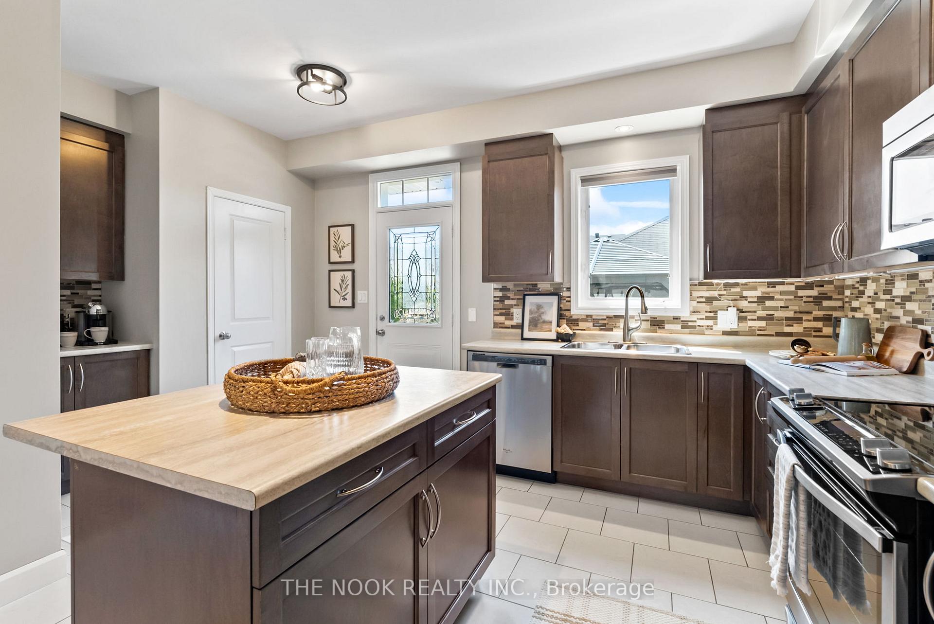 Photo 17 of 11 Ted Miller Crescent, Clarington, Bowmanville — HOMEH