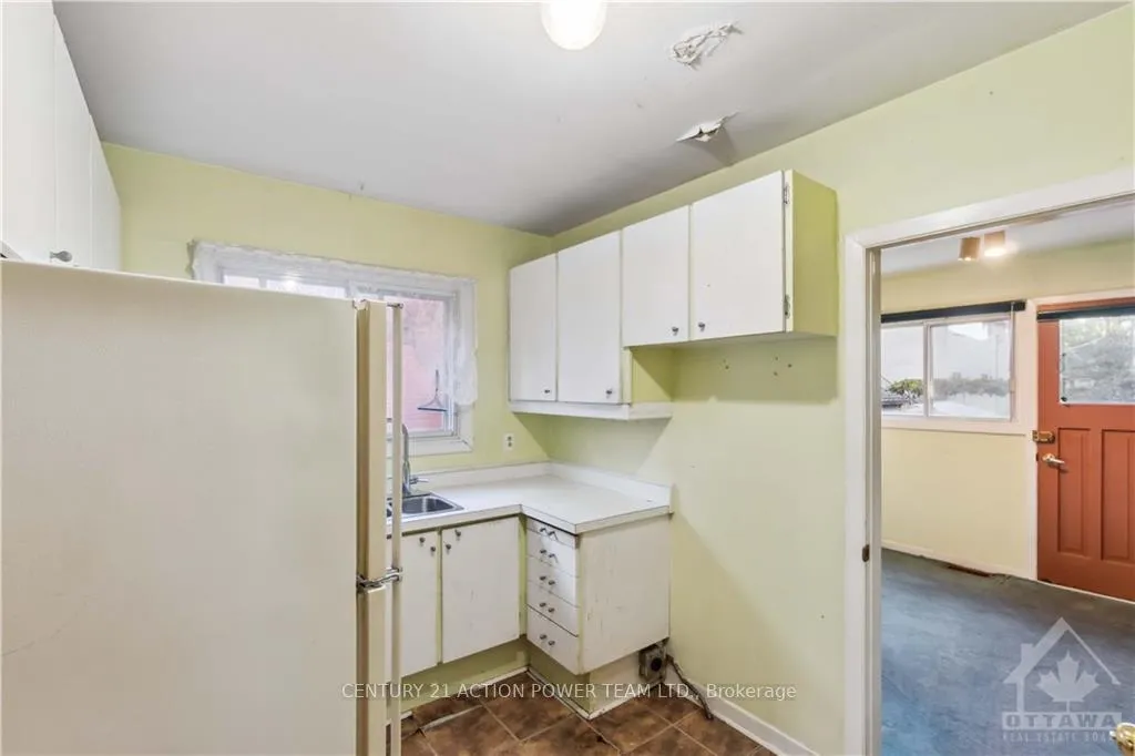 Photo 4 of 813 Maplewood Avenue, Ottawa, Queensway Terrace North — HOMEH