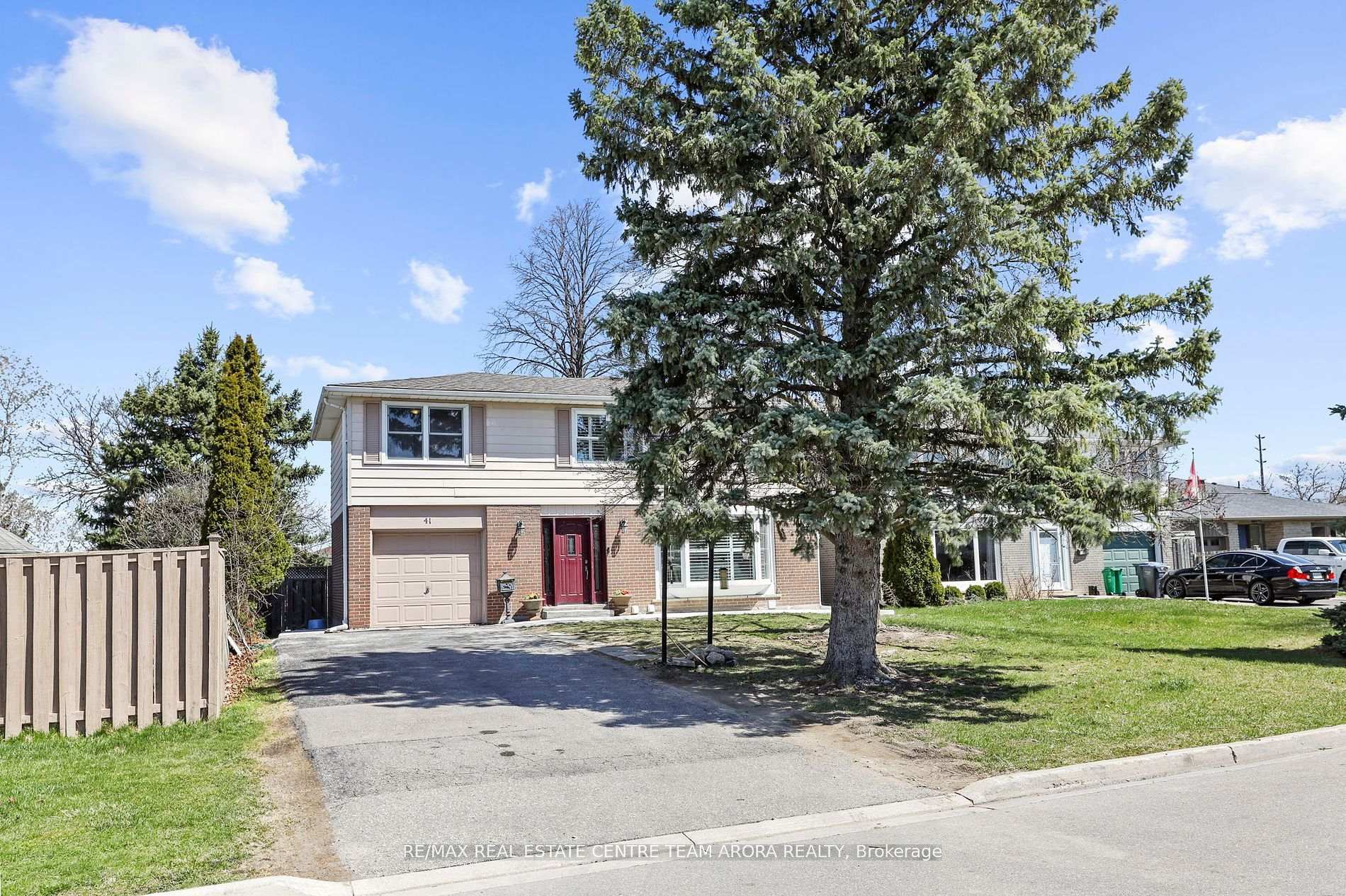Photo 2 of 41 Caldwell Crescent, Brampton, Brampton East — HOMEH