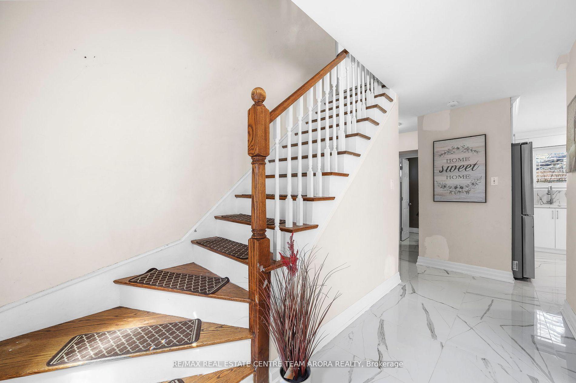 Photo 4 of 41 Caldwell Crescent, Brampton, Brampton East — HOMEH