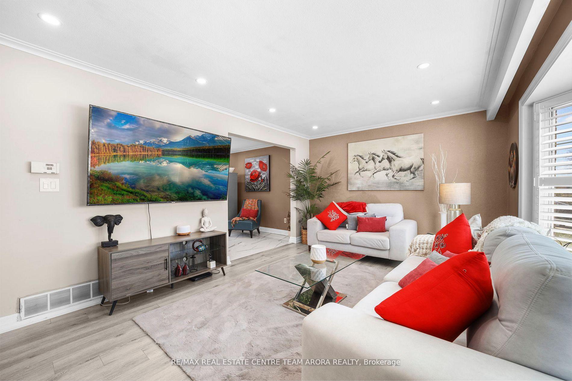 Photo 6 of 41 Caldwell Crescent, Brampton, Brampton East — HOMEH