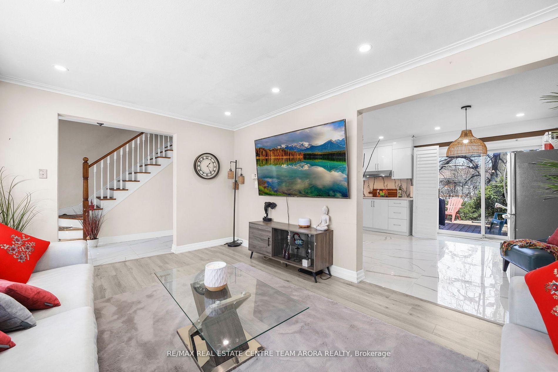 Photo 7 of 41 Caldwell Crescent, Brampton, Brampton East — HOMEH