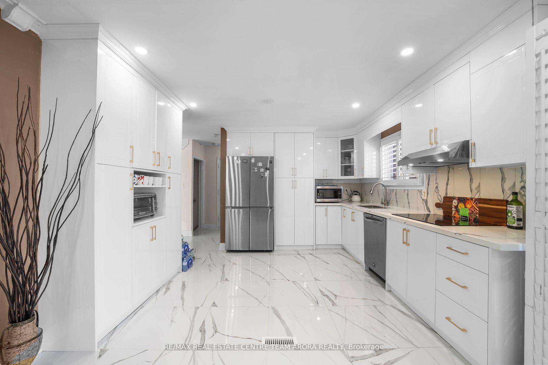Photo 12 of 41 Caldwell Crescent, Brampton, Brampton East — HOMEH