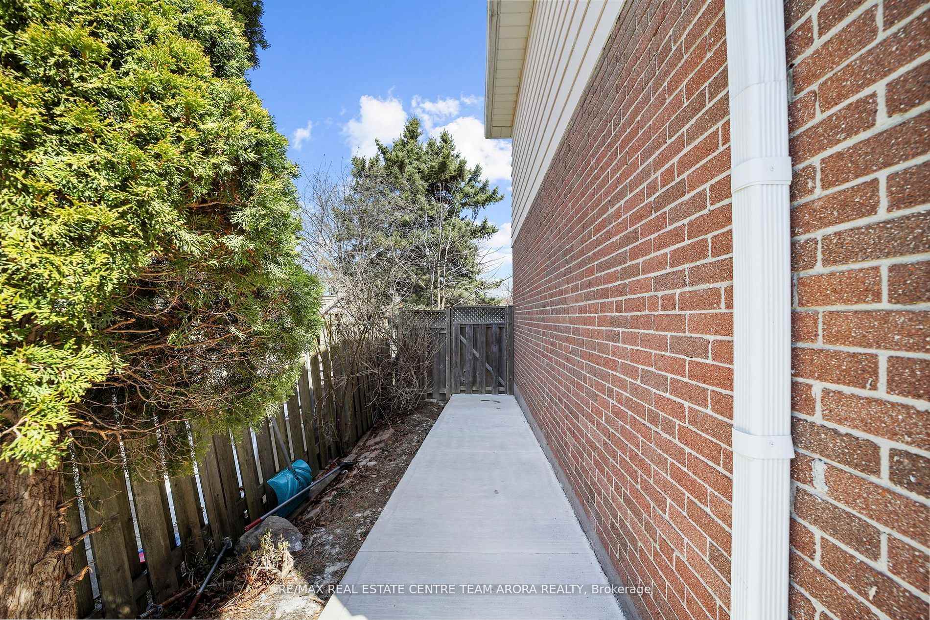 Photo 36 of 41 Caldwell Crescent, Brampton, Brampton East — HOMEH