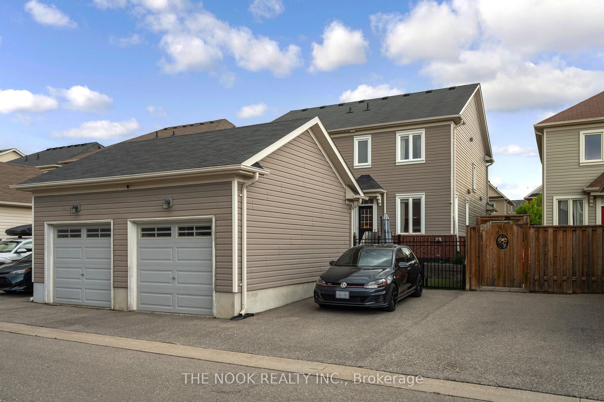 Photo 3 of 23 Ted Miller Crescent, Clarington, Bowmanville — HOMEH