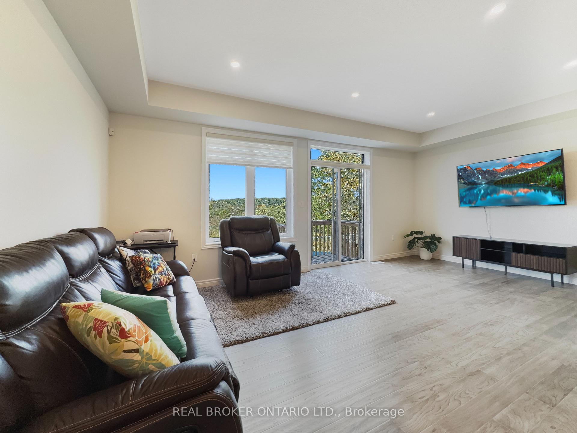 Photo 3 of 69 Lloyd Davies Way, Hamilton, Rural Glanbrook — HOMEH